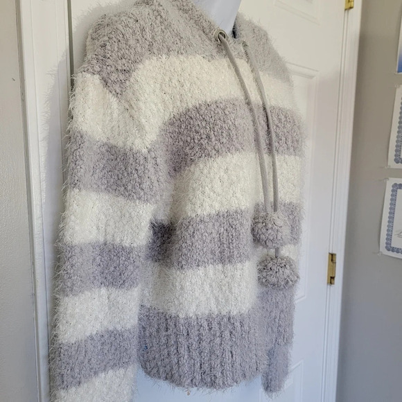 Harper Heritage Gray White Striped Hooded Sweater Cozy Puff Ball Drawstring Sz M - Picture 4 of 12